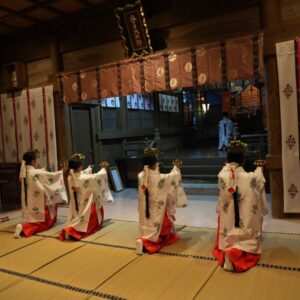 例祭　小学生による浦安の舞
